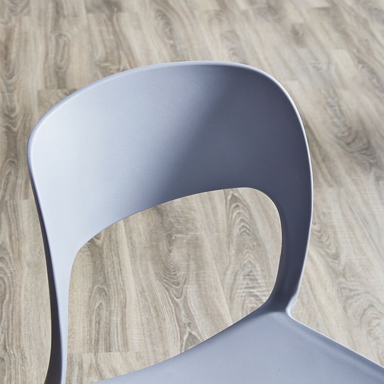Silla lateral de plástico contemporánea, silla lateral de comedor sin brazos con espalda abierta apilable para el hogar