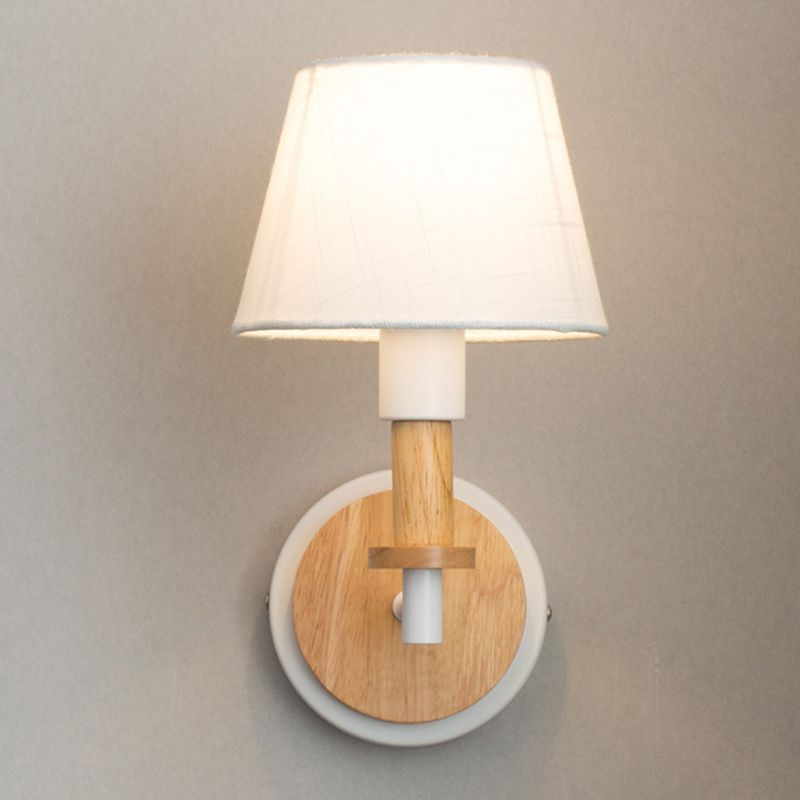 Luz de montaje de pared de tela cónica Nordic 1 bomba lámpara de pared negra/blanca con brazo en ángulo recto en blanco/luz beige