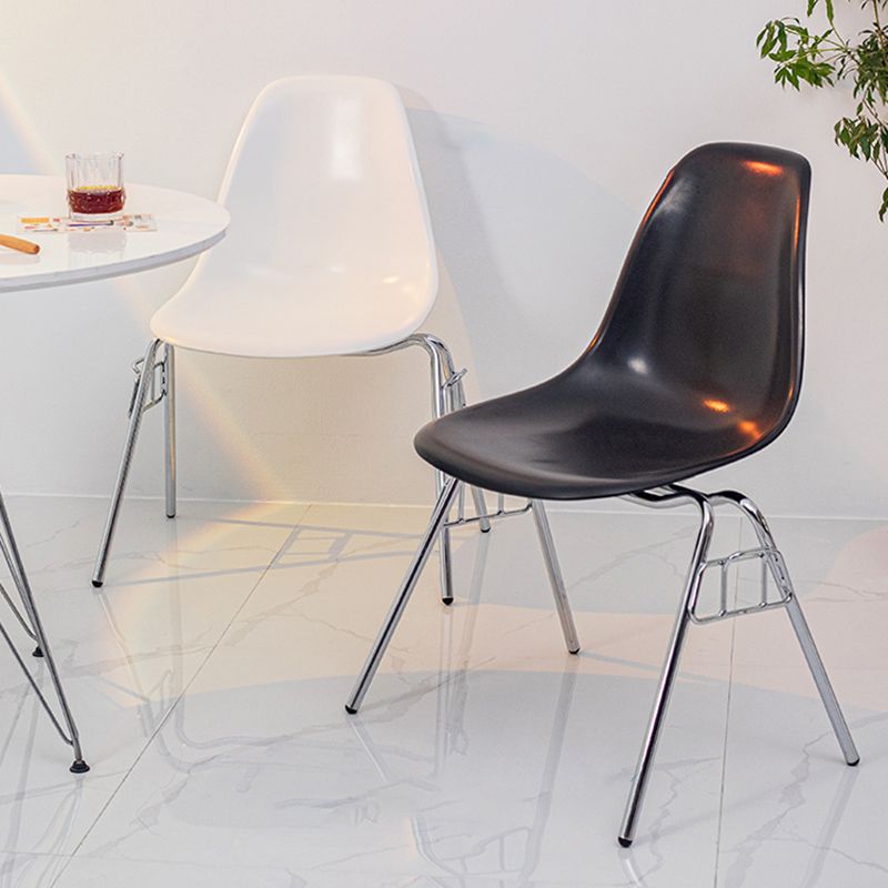 Sedia da pranzo in metallo moderno sedia senza bracciole sedia da pranzo in plastica per uso del ristorante