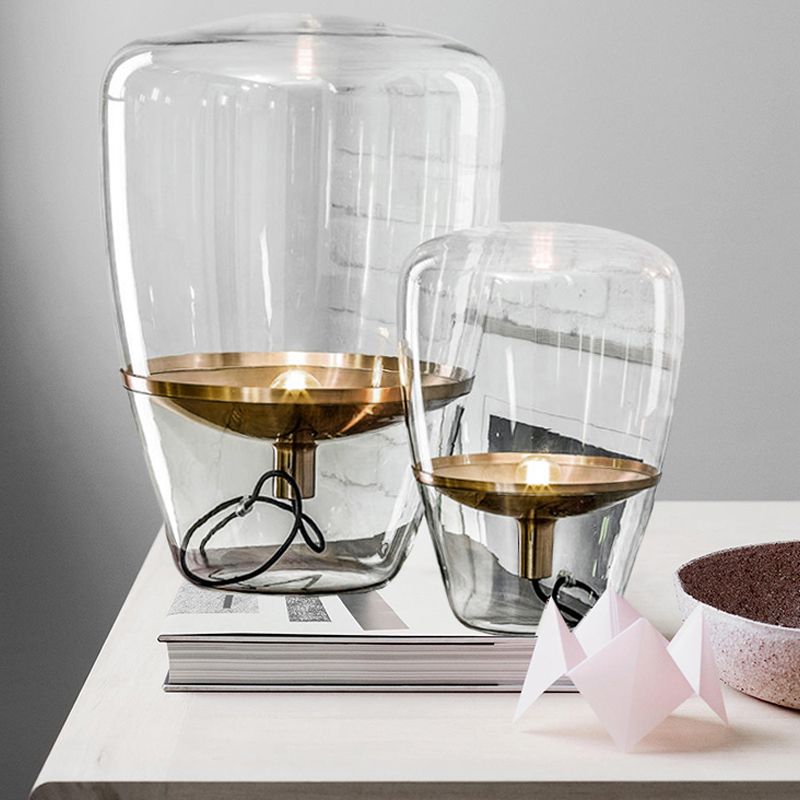 Lampada da notte triangolare in vetro trasparente/fumé/cognac, postmoderna, a 1 testa, con paralume interno per piattino, in nero/ottone