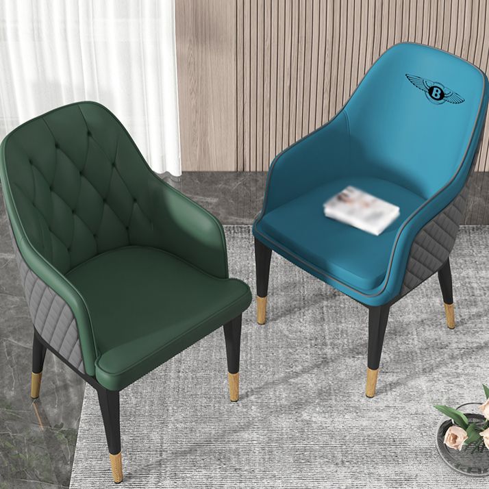 Solide achterkant van de achterste stoelen met stoffen met metalen benen gestoffeerde dineren met metalen benen