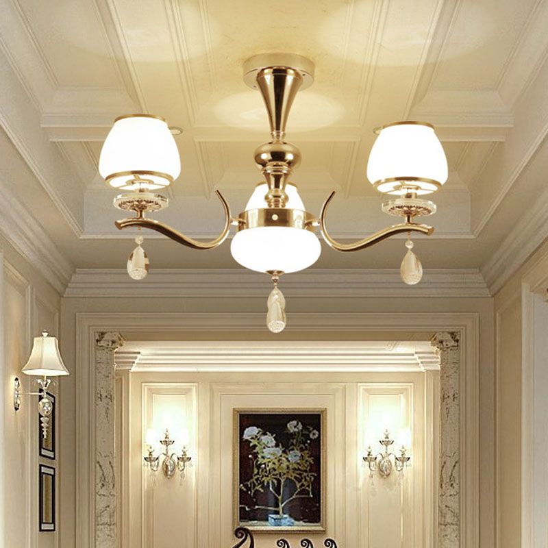 Iluminación colgante de sombra de oro de urna lámpara de vidrio blanco modernista colgante con gota de cristal