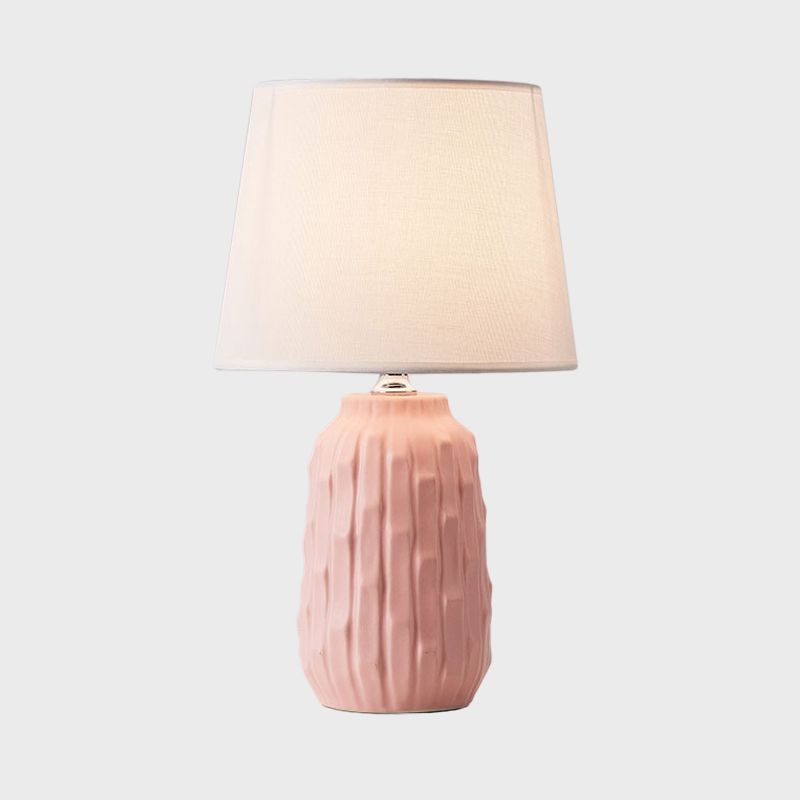 Tabla de mesa cónica modernista Lámpara de escritorio de dormitorio de 1 cabezal con base de cerámica de cilindro en blanco/rosa/azul