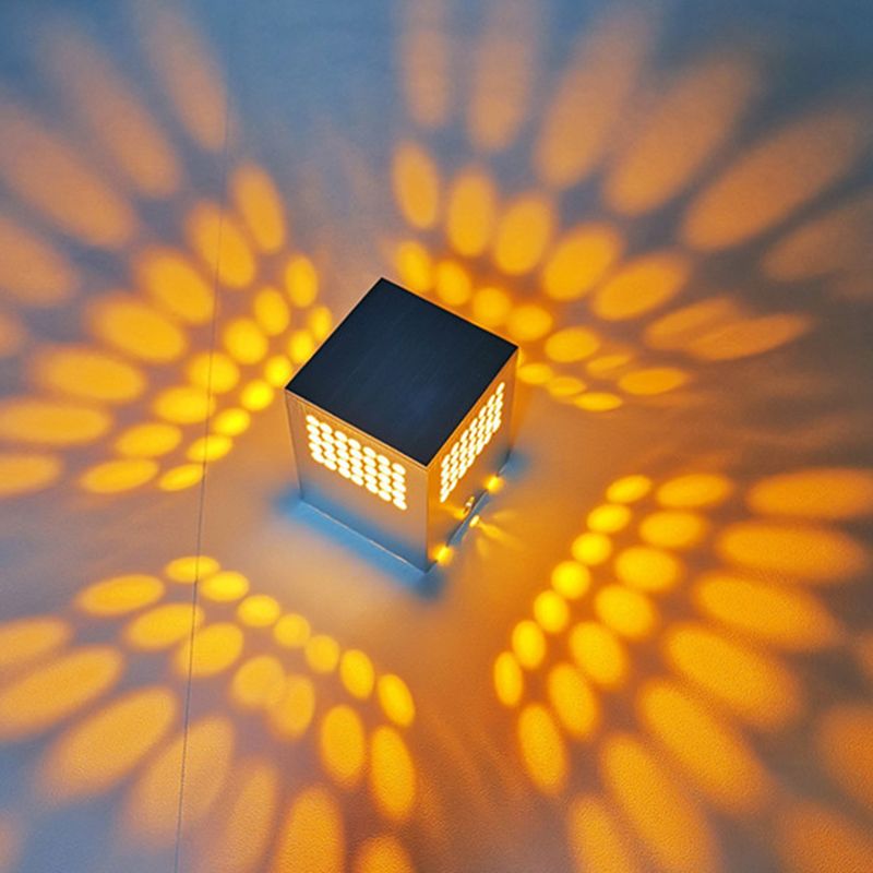 Cortes Circor Círculo Puro de pared Metal contemporánea Montaje de pared LED Iluminación en plata, azul/rojo/púrpura Luz