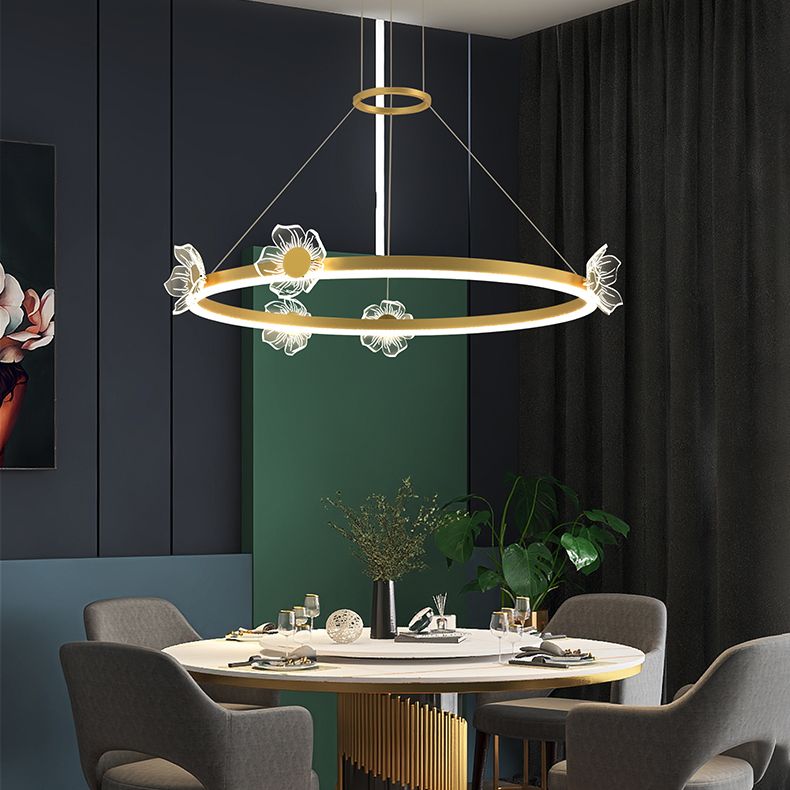 Lustre en or moderne