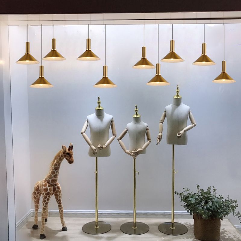 Gouden gearceerde hanglampverlichtingsarmatuur moderne stijl metalen hangend plafondlicht voor eetkamer