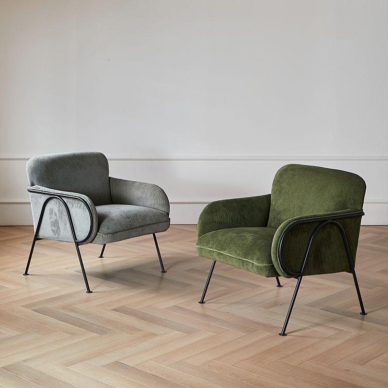 Modern Style Chair with Black Metal Basic Four Leg and Tight Back