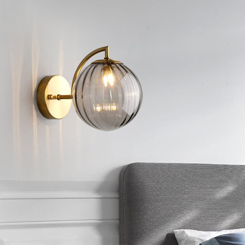 1-bulb bedmuurverlichting eenvoudige gouden afwerking Succe met kogelribglasschaduw