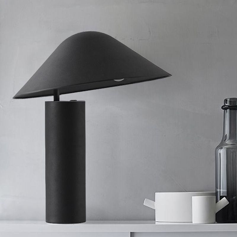 Lampada da tavolo a fungo Lampada da scrivania da comodino modernista in alluminio a LED in nero con base cilindrica in ferro