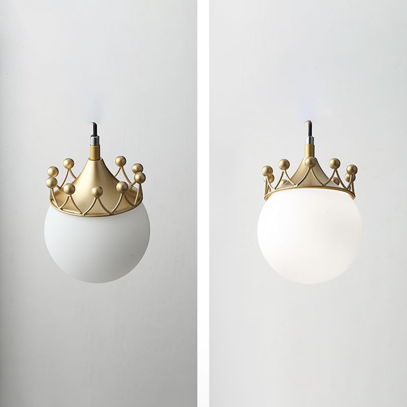 Luz colgante de estilo de lujo de 1 luz, lámpara de lámpara de globo de vidrio blanco con corona