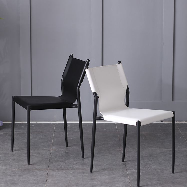 Sillas de comedor de cuero de estilo industrial Sillas laterales de comedor sin brazos con respaldo sólido (juego de 2)