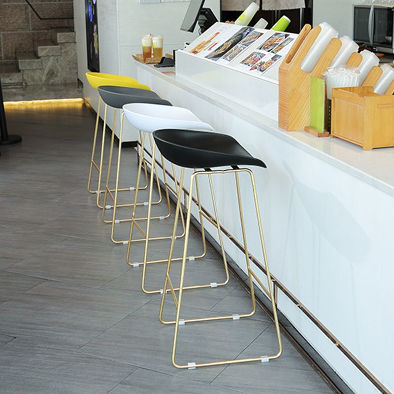 Contemporary Plastic Armless Bar Stool Low Back Bar Height Stool with Metal Frame