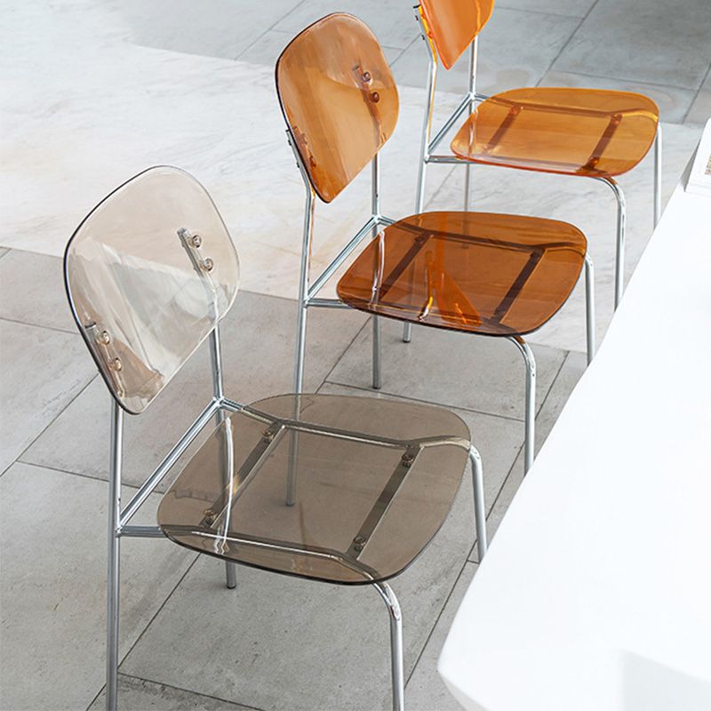 Plastique de chaises latérales de salle à manger à dos ouvert de style industriel dinant des chaises sans bras