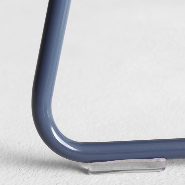 Binnen de stoelen voor de zijkant van de binnenkant van de binnenkant van de achterstoelen.