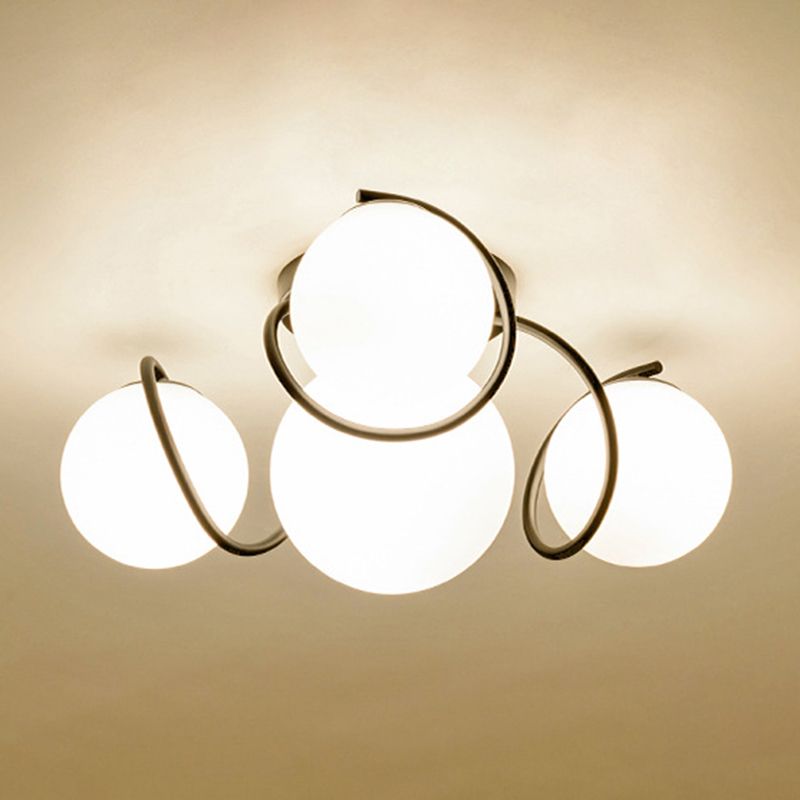 Weißer Glasball -Cluster Deckenleichter zeitgenössischer Einfachheitstil Semi Flush Mount Lampe mit Eisen kreativer Lampe Pfosten