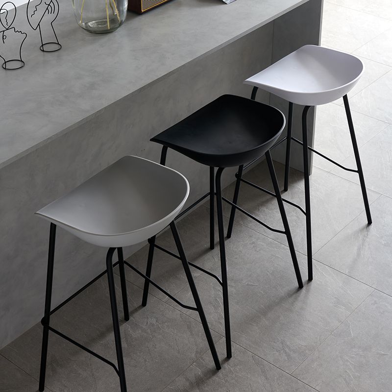 Industrial Indoor Plastic Bucket Seat Bar Stool with Footrest