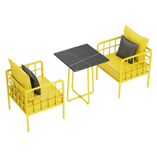 Mesa de cena de piedra sinterizada industrial mesa de mesa negra con marco amarillo para comedor