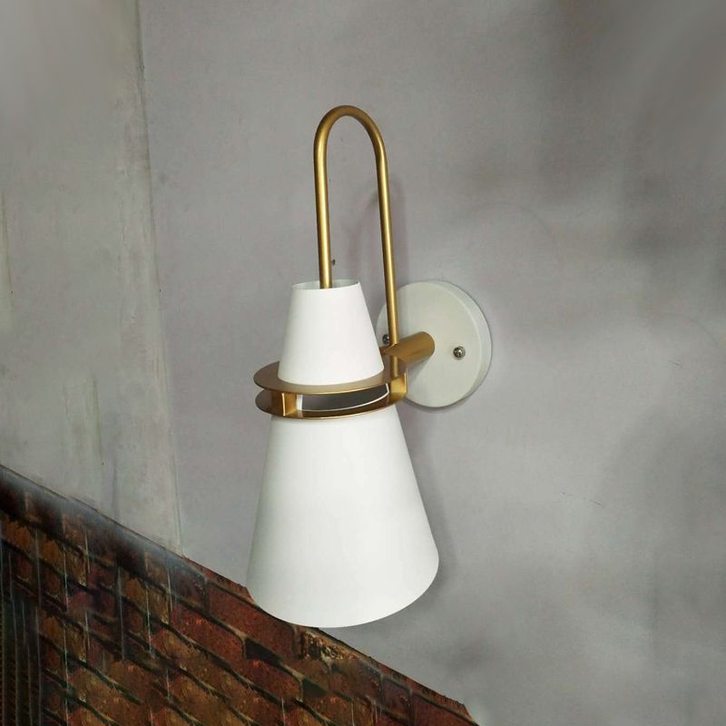 Bunte moderne Stil Wandleuchte Hornform 1 leichte Wandleuchte für Schlafzimmer