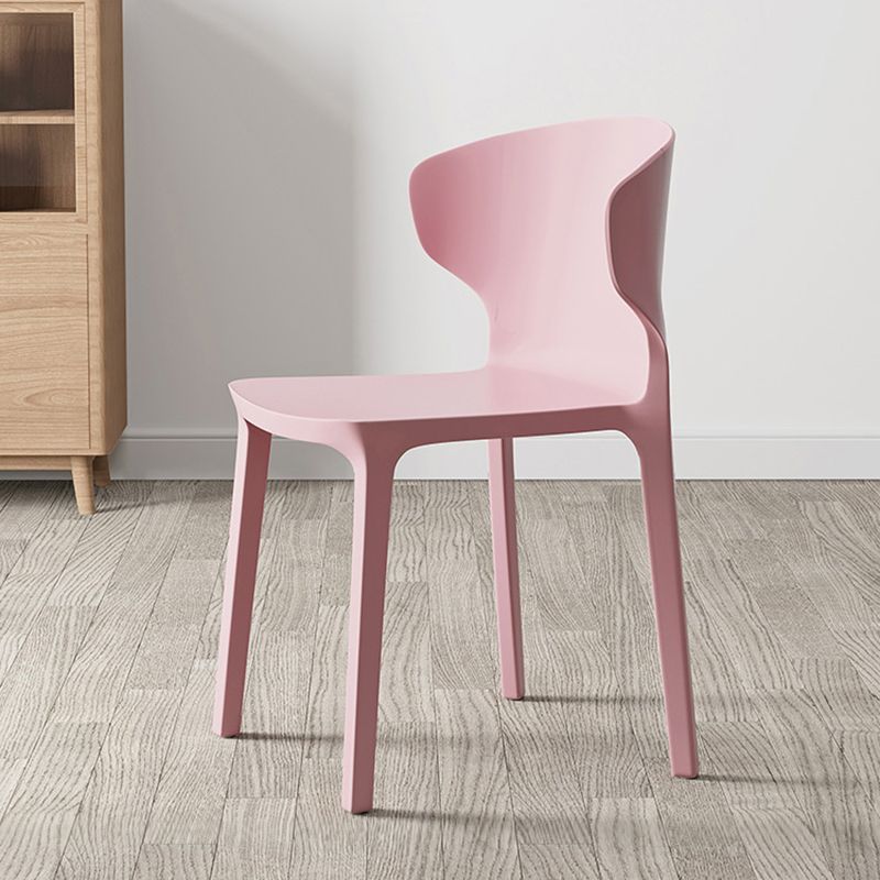 Chaise d'appoint en plastique pour salle de réunion scandinave, chaise de salle à manger à oreilles au fini mat (Ensemble de 4)