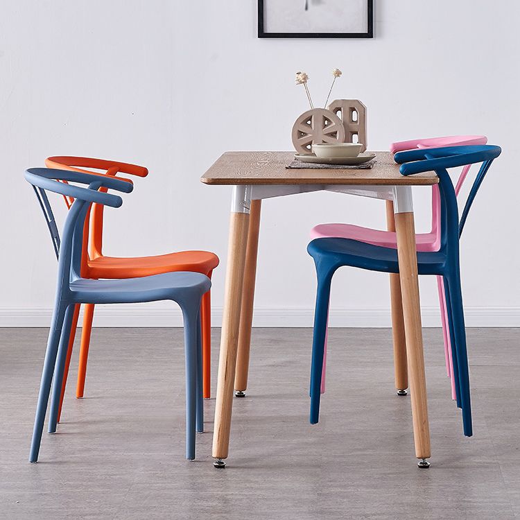 Chaises de salle à manger scandinaves en plastique sans accoudoirs, chaise d'appoint empilable (Ensemble de 4)