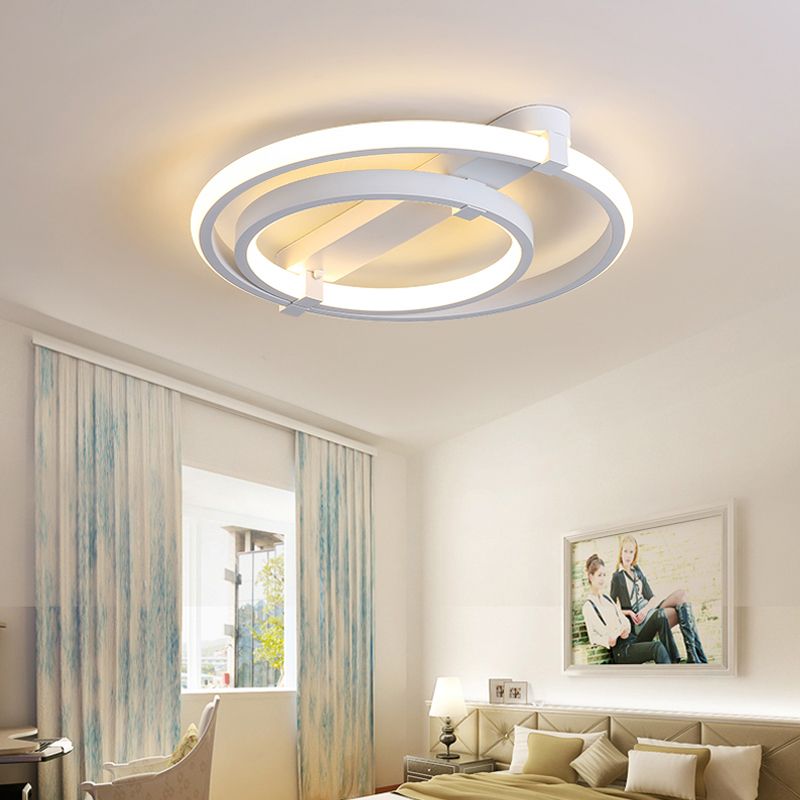 Metallschleife geformte LED -Deckenbehandlung Minimalistische weiße Halbflush -Licht für Wohnzimmer