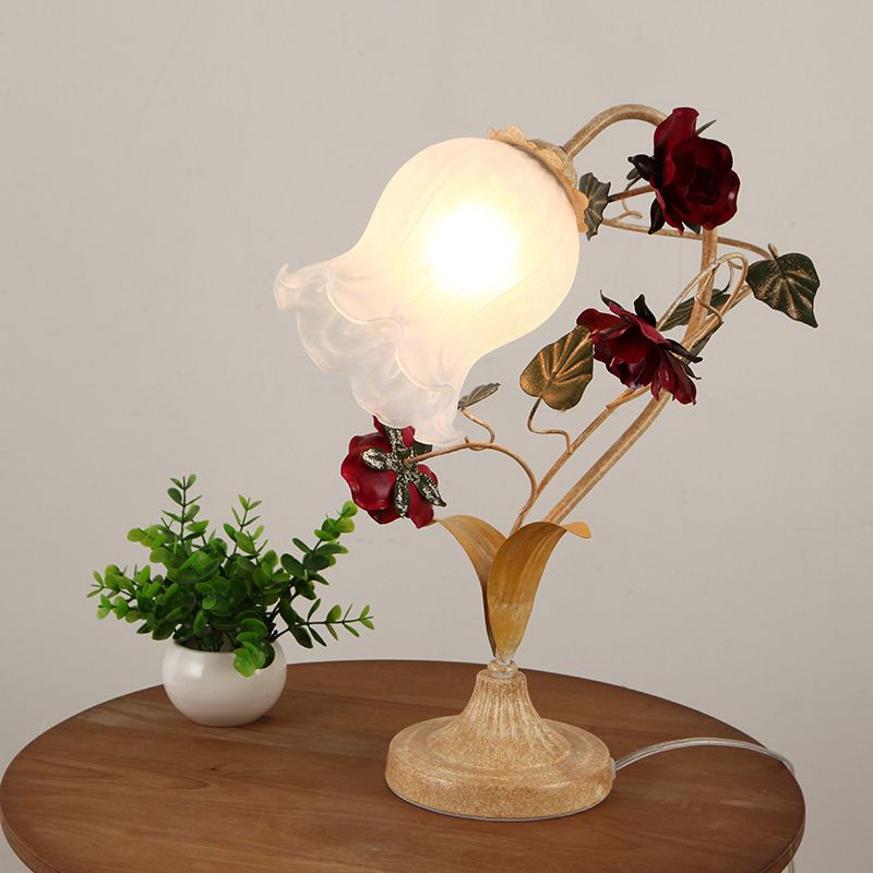 1-Bulb Night Light Pastoral Floral Grosted Milky Very Table Lampe avec bras voûté en bleu / beige