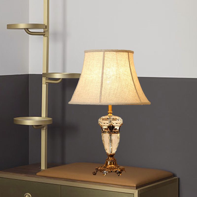 1 tête Curbe Fabric Bureau Light Modernisme Facet Crystal Night Table Lampe en beige