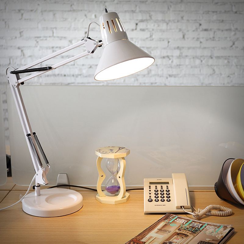Lámpara de escritorio de múltiples articulaciones Nordic Style Metallic 1 Ligera de lectura blanca clara Luz con sombra de cono para dormitorio