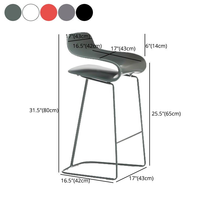 Taburete nórdico simple con respaldo bajo, taburete alto de hierro para interiores con asiento de plástico