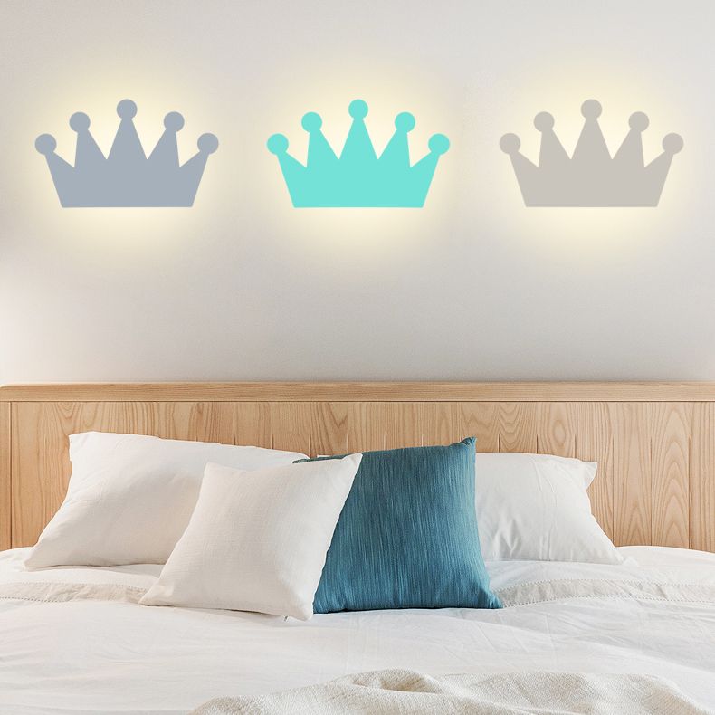 Mooie cartoon kroon wandmuur licht houten energiebesparende ledwand sconce voor kinderslaapkamer