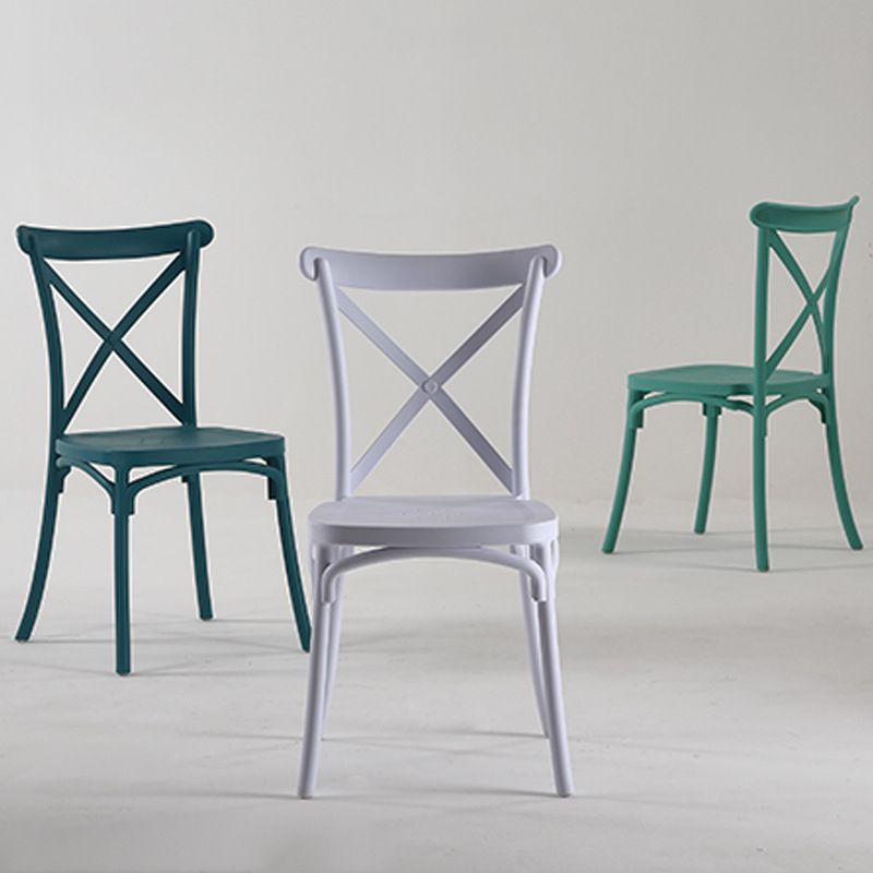 Chaise de salle à manger en plastique de style moderne, chaise latérale à dossier croisé de 17 pouces de large pour la cuisine