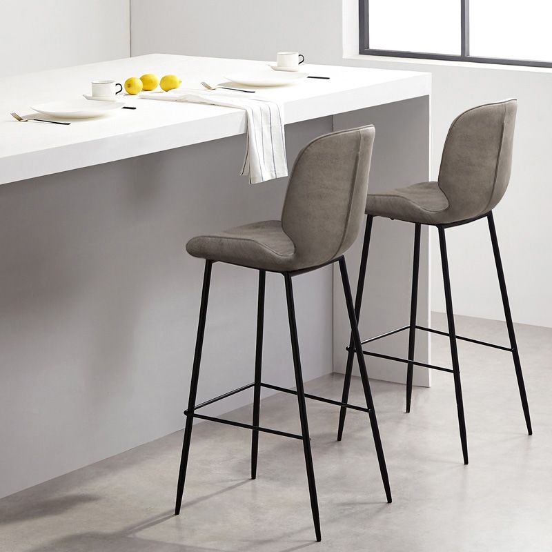 Barhocker im Industriestil, Eisenbeine, Eimersitz aus Leder für die Küchenbar