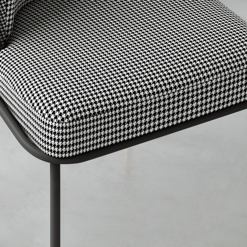 El comedor atractivo del metal del estilo preside la tela de lino sin brazos que cena la silla para el uso en el hogar