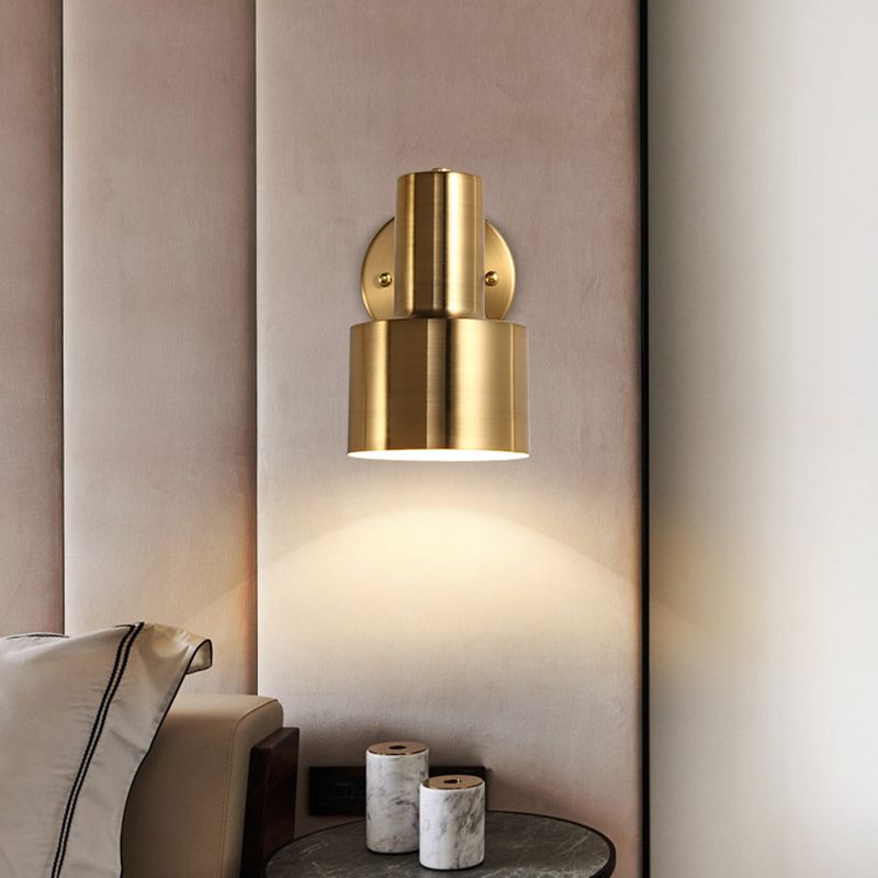 Lampada a parete singola cilindroide dorata nella moderna luce da parete di ferro elettroplate in stile creativo per camera da letto