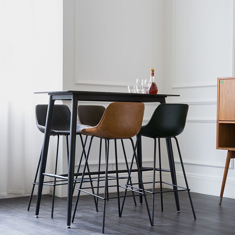Tabouret de bar en cuir et métal noir, tabouret de comptoir scandinave à dossier bas Bristol avec siège baquet