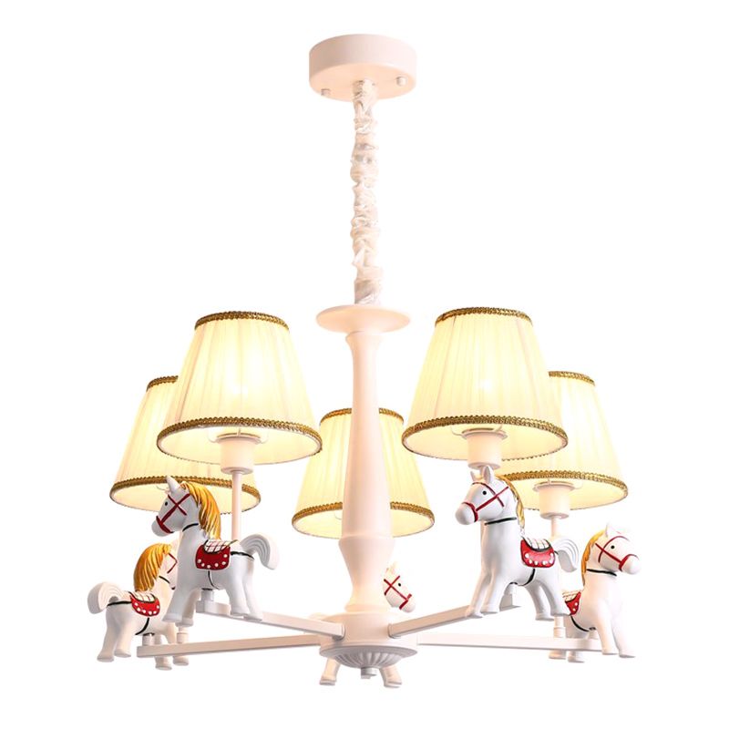 Carrousel Child Room Pendent Light Resin Cartoon Chandelier avec une teinte de tissu conique en blanc