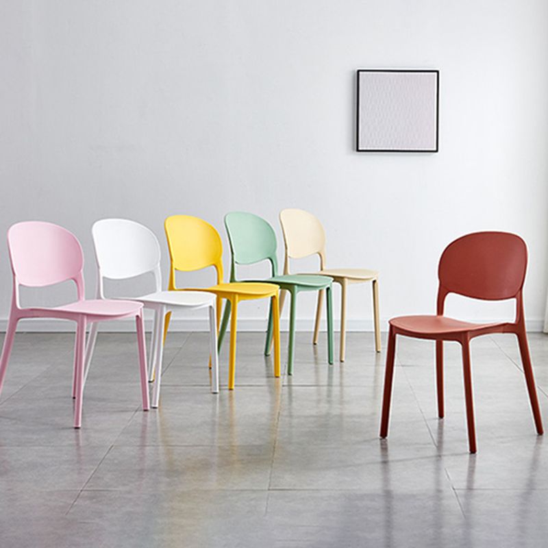 Chaise latéral de salle à manger en plastique mat