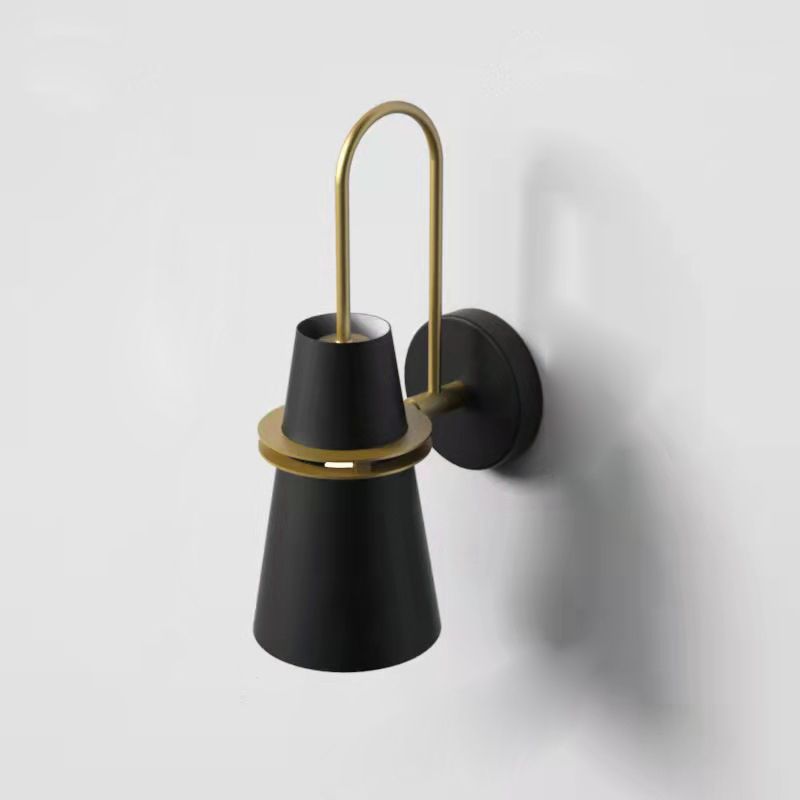 Bunte moderne Stil Wandleuchte Hornform 1 leichte Wandleuchte für Schlafzimmer