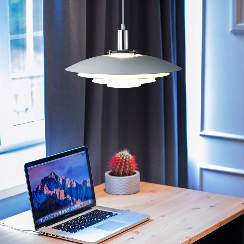 Salle d'éclairage de suspension en métal moderne à une lumière