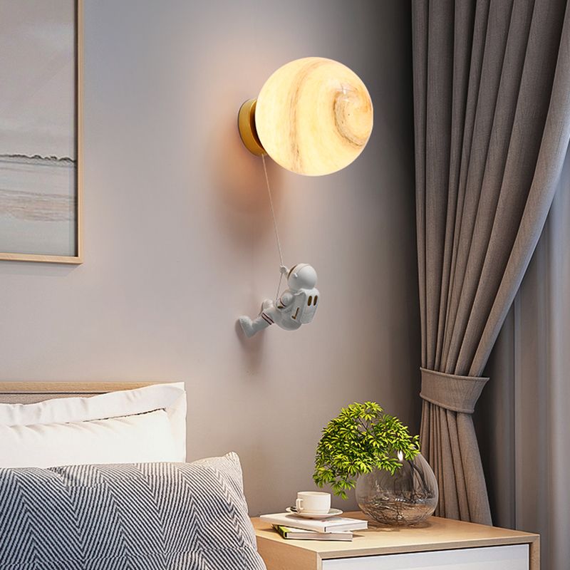 3 Color Opcional Luz Diconce con sombra de vidrio de orbe Astronaut Wall Light