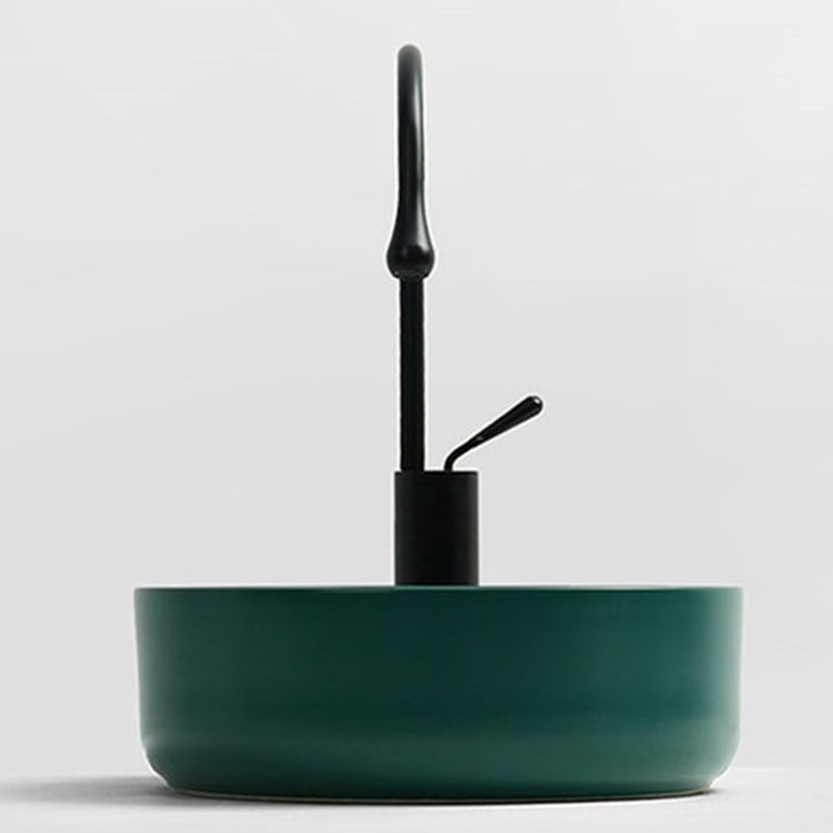 Bathroom Sink Oval Ceramic Basin Bathroom Sink with Drain Assembly