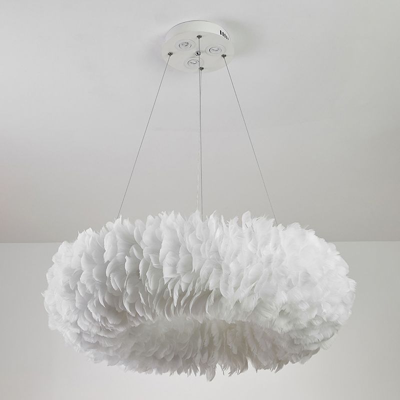 Chambre suspendue suspendue à suspension blanche moderne avec une teinte plume ronde