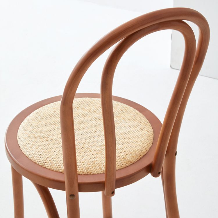 La madera de haya del estilo moderno preside la cocina del lado trasero de Windsor que cena las sillas