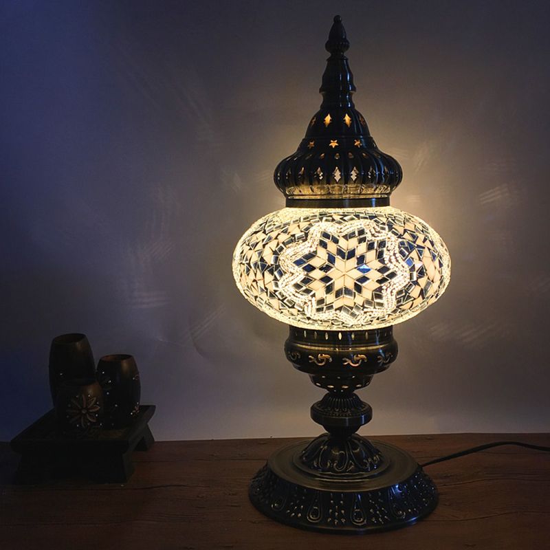 Iluminación de mesa de vidrieras elípticas Bohemia 1 Cabeza de la sala de estar Luz de la noche en blanco/rojo/amarillo