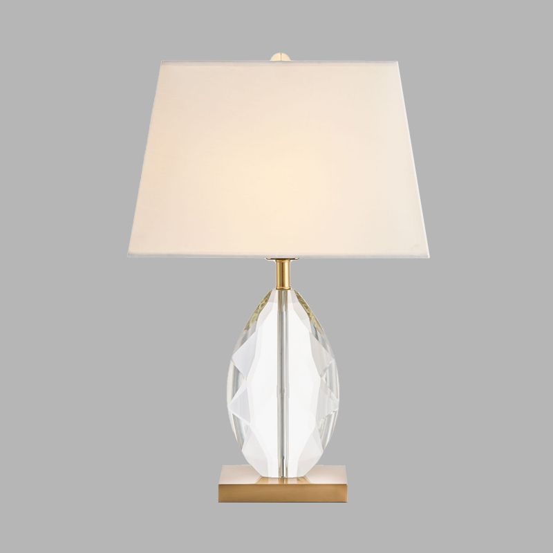 Bulbe unique table ovale lumière lampe de nuit en cristal blanc traditionnel avec de l'ombre en tissu trapézoïdal