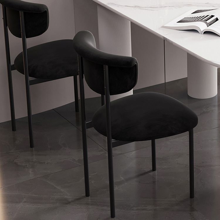 Silla auxiliar de terciopelo para el hogar moderno, silla de comedor con respaldo abierto y acabado mate