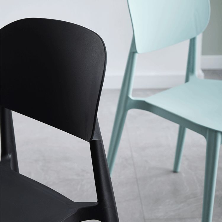Silla lateral de plástico moderna Silla de comedor con respaldo sólido para restaurante