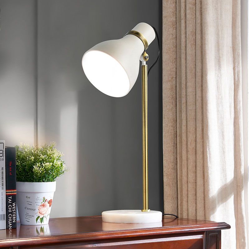 1 tâche de chevet de tête éclairage modernisme lampe de table de nuit blanche avec ombre en métal de trompette