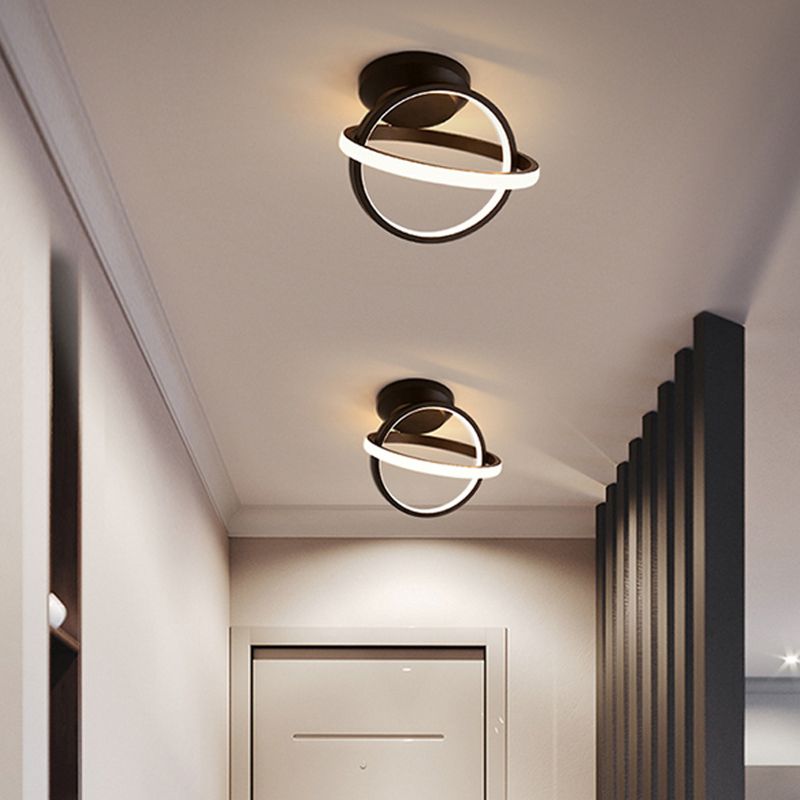 Plafoniera a LED lineare a 2 luci in un moderno e semplice apparecchio da soffitto in alluminio con paralume in silicone
