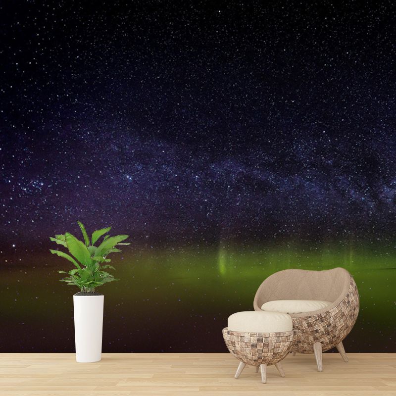 Galaxy Star Above Aurora Mural Modern Art Non-Woven Wall Covering in Black-Green